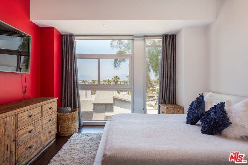 3 Blocks from the beach in the Luxury Latitude 33 Sky Building - photo 10
