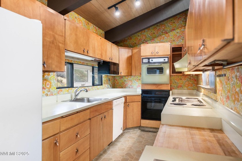 Seller says *SELL*. Price reduced $50,000 on this historic 18.9 - photo 11