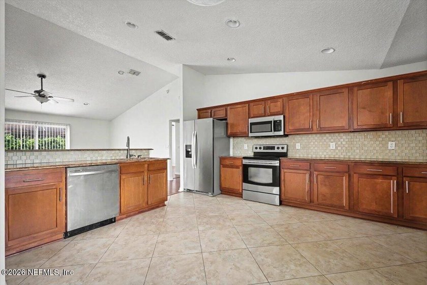 AMAZING LOCATION! 5 BLOCKS TO MANDARIN HIGH SCHOOL, 4 minutes to - photo 11