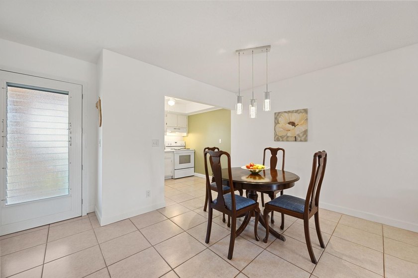 Welcome to this absolutely immaculate, furnished 1 bedroom 1 1/2 - photo 11