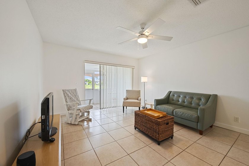 Welcome to this absolutely immaculate, furnished 1 bedroom 1 1/2 - photo 13