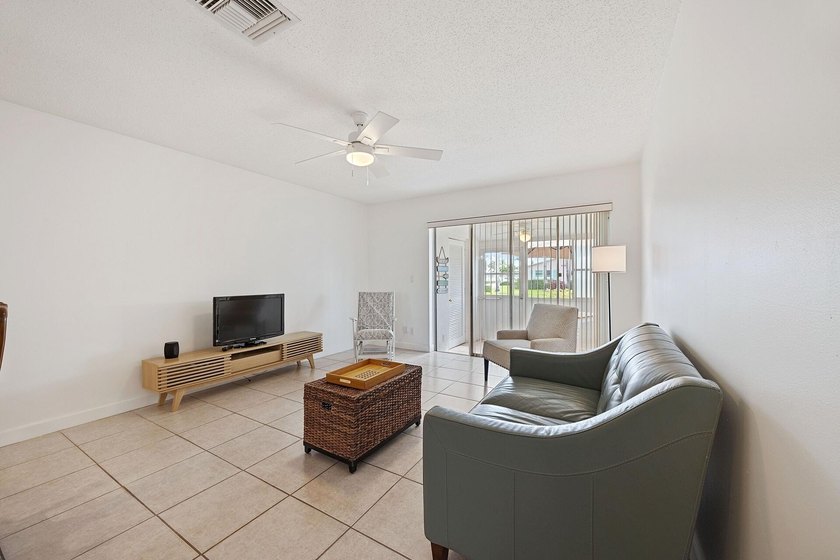 Welcome to this absolutely immaculate, furnished 1 bedroom 1 1/2 - photo 14