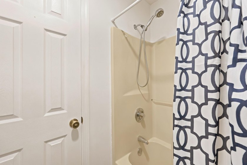 Welcome to this well-maintained 2-bedroom, 2-bathroom condo - photo 16