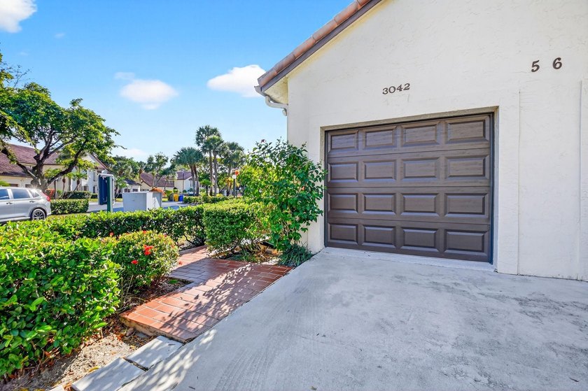 STUNNING LAKESIDE RENOVATION! 1st-floor condo offers expansive - photo 24