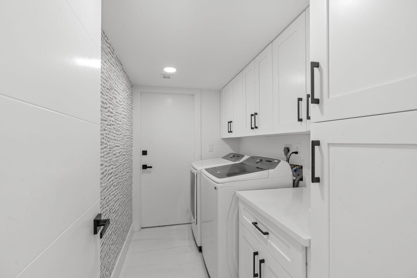Welcome to refined living in this impeccably upgraded 3-bedroom - photo 27