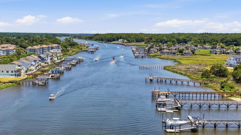 Welcome to this well-maintained 2-bedroom, 2-bathroom condo - photo 28