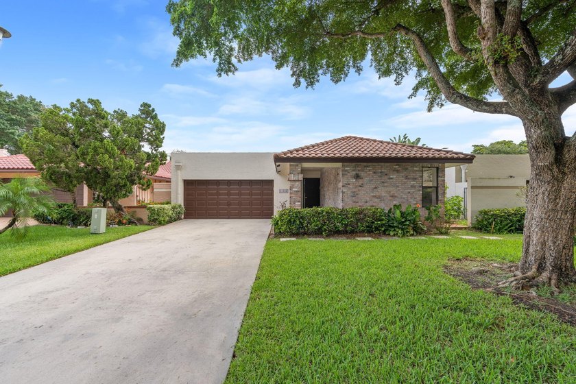 Welcome to refined living in this impeccably upgraded 3-bedroom - photo 28