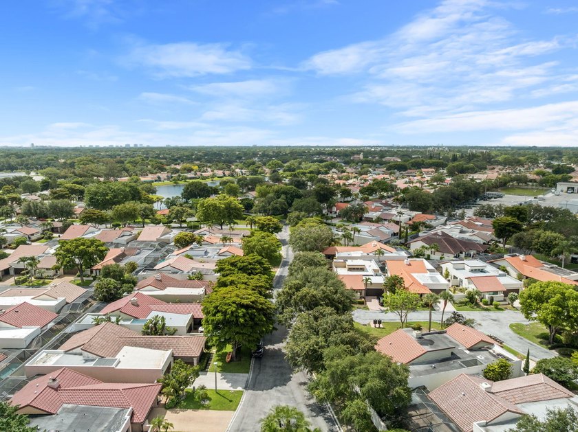 Welcome to refined living in this impeccably upgraded 3-bedroom - photo 32
