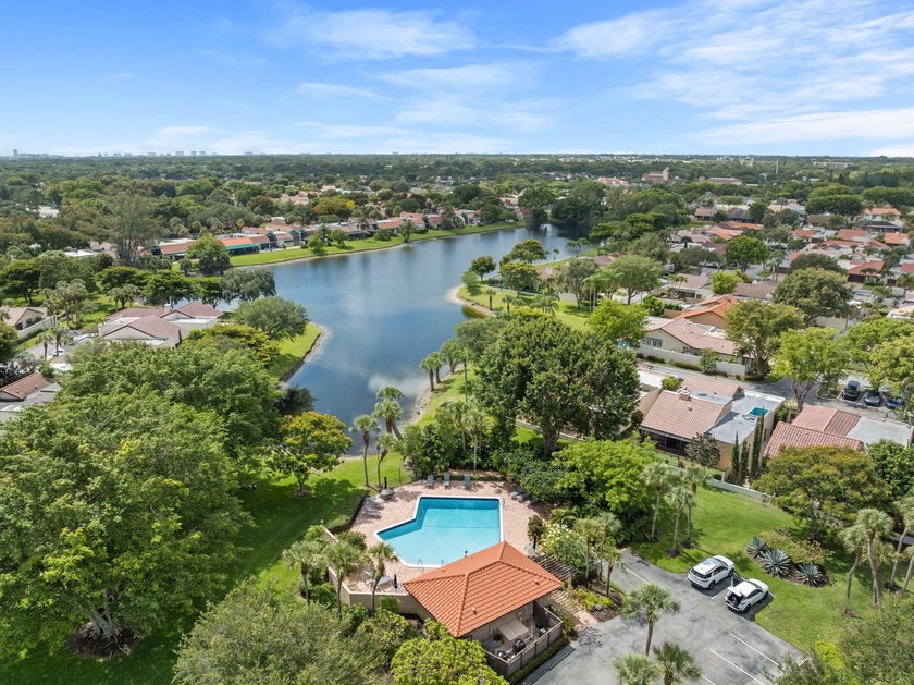 Welcome to refined living in this impeccably upgraded 3-bedroom - photo 33