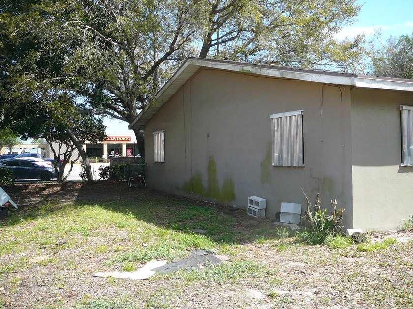 HUGE CBS DUPLEX ZONED GENERAL COMMERCIAL WHICH IS A LEGAL NON - photo 5