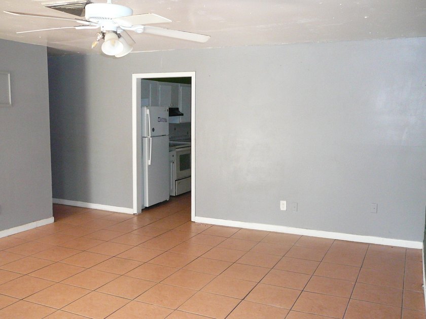 HUGE CBS DUPLEX ZONED GENERAL COMMERCIAL WHICH IS A LEGAL NON - photo 7