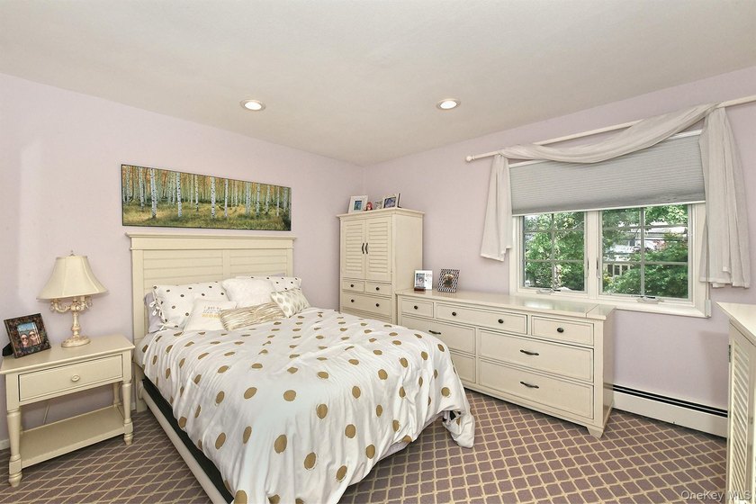 Welcome to this beautifully maintained 5 bedroom, 3 1/2 bath - photo 22