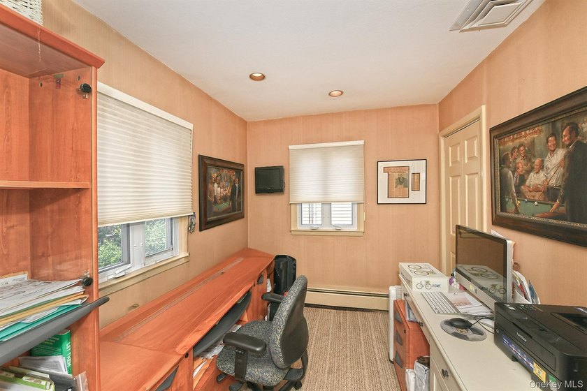 Welcome to this beautifully maintained 5 bedroom, 3 1/2 bath - photo 24