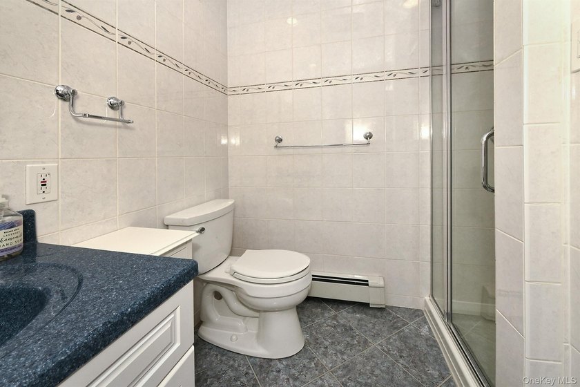 Welcome to this beautifully maintained 5 bedroom, 3 1/2 bath - photo 25