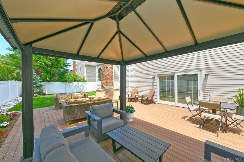 Welcome to this beautifully maintained 5 bedroom, 3 1/2 bath - photo 30