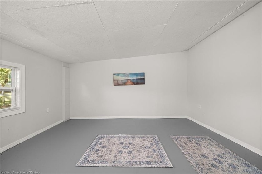 Discover this absolutely charming three-bedroom, two-bathroom - photo 31