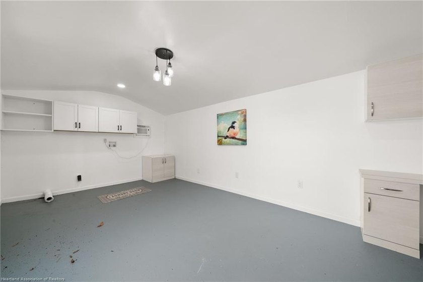 Discover this absolutely charming three-bedroom, two-bathroom - photo 34