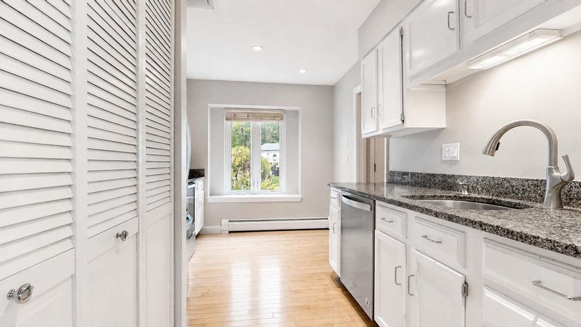 This bright and lovely 3-bedroom, 2.5 bathroom condo offers the - photo 10