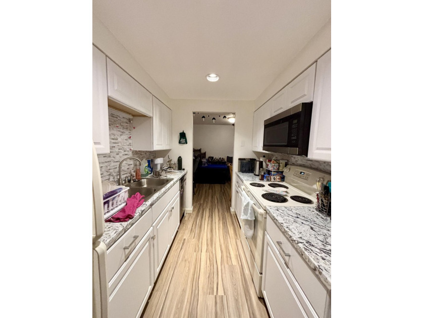 Enjoy the ease of low-maintenance living in the desirable - photo 4
