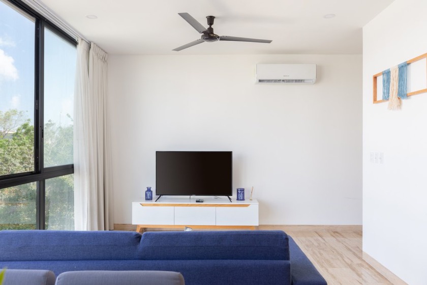 Experience comfortable living in this 4-bedroom, 4-bathroom - photo 8