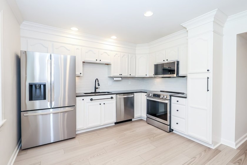 Beautifully renovated 4 bed/3 bath condo at Orleans Oaks, just 5 - photo 7