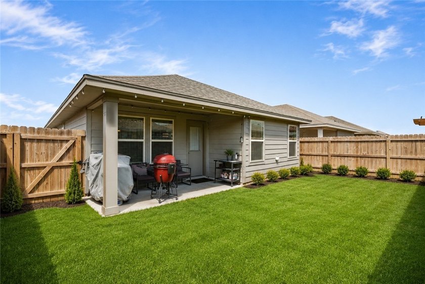 Welcome to easy living at 7629 Shadow Rider Lane! This - photo 16