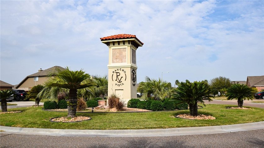 Welcome to easy living at 7629 Shadow Rider Lane! This - photo 17