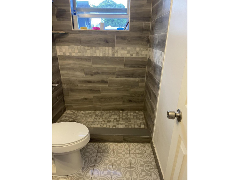 Rare income-producing duplex in East Oakland Park, FL - perfect - photo 22