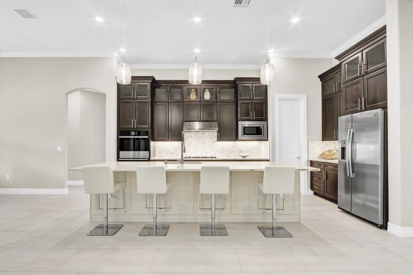 Stunning 4 bedroom/ 3.5 bath on .42 acres in the gated community - photo 15