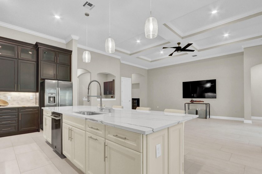 Stunning 4 bedroom/ 3.5 bath on .42 acres in the gated community - photo 17