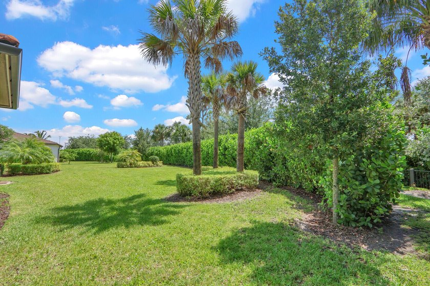 Stunning 4 bedroom/ 3.5 bath on .42 acres in the gated community - photo 44