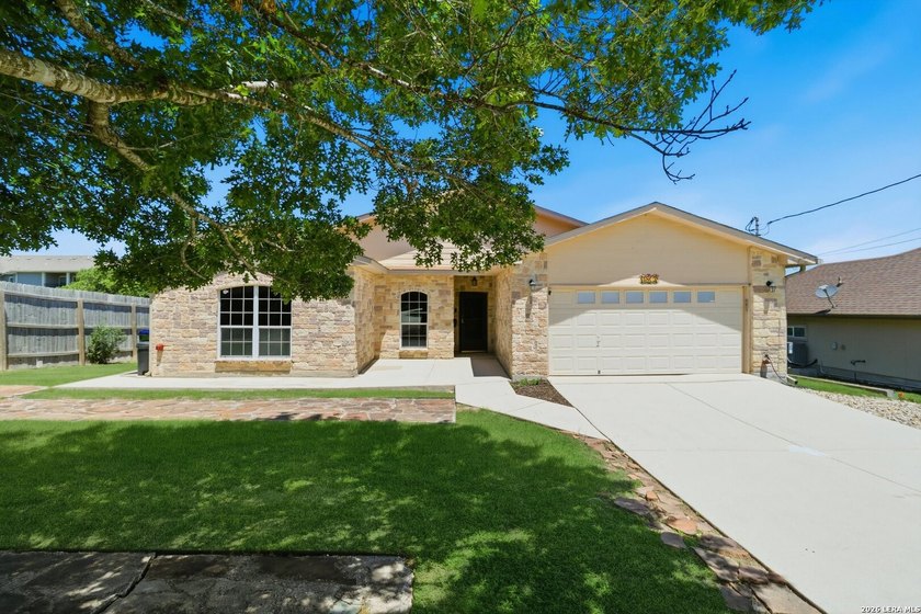 Welcome to this beautifully updated handicap-accessible - photo 2