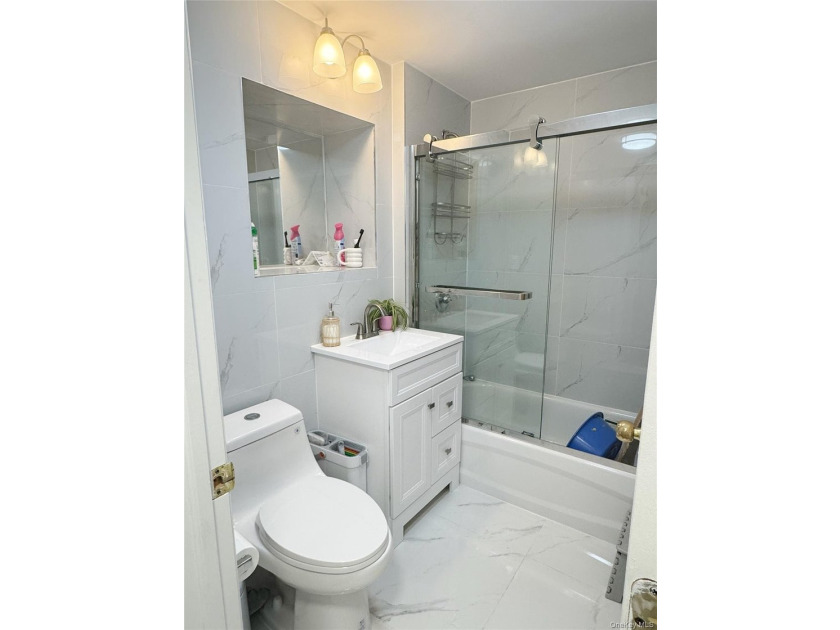 This stunning condo apartment features 2 spacious bedrooms and 2 - photo 4