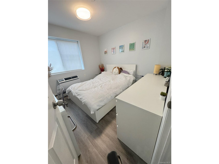 This stunning condo apartment features 2 spacious bedrooms and 2 - photo 5