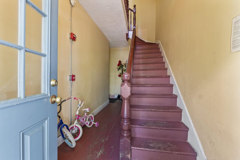 Prime 5-unit multifamily investment opportunity in Portland's - photo 4