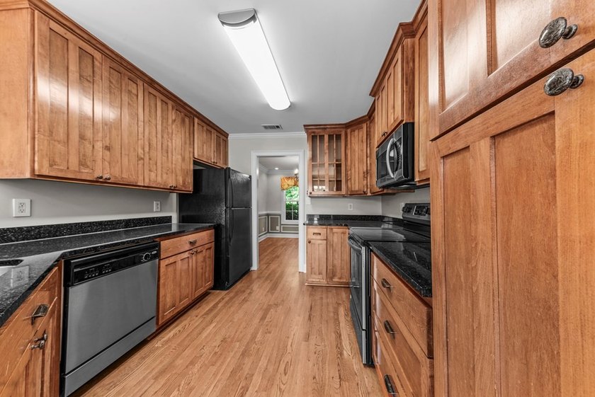 Experience the perfect blend of space, serenity, and convenience - photo 15