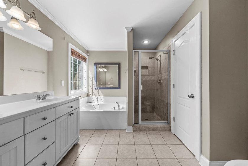 Experience the perfect blend of space, serenity, and convenience - photo 26