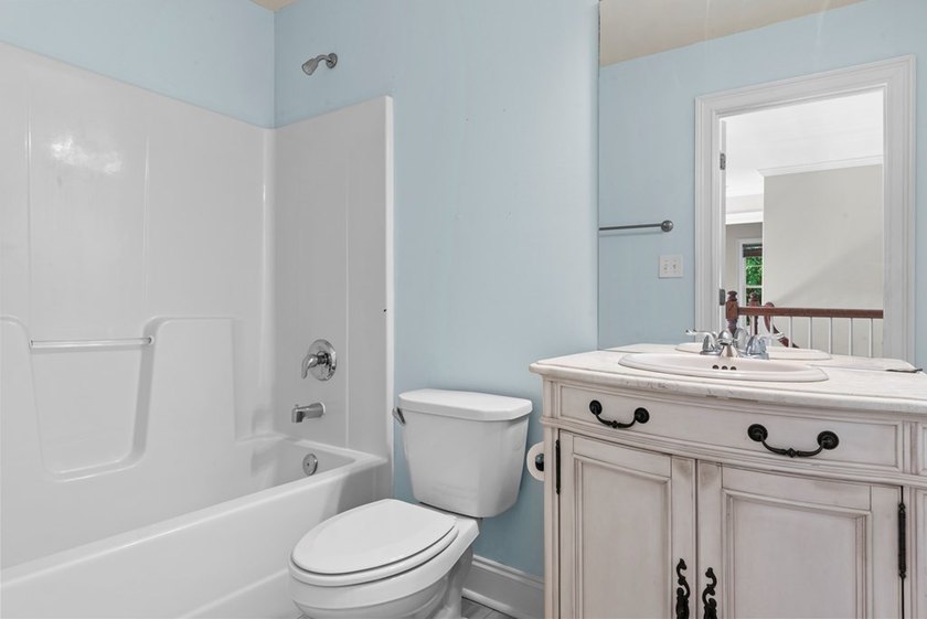 Experience the perfect blend of space, serenity, and convenience - photo 32