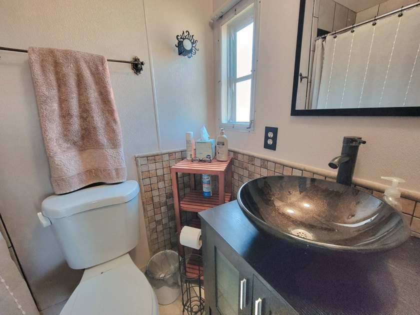 Highly Motivated Sellers! Lots of updates! Available in November - photo 33