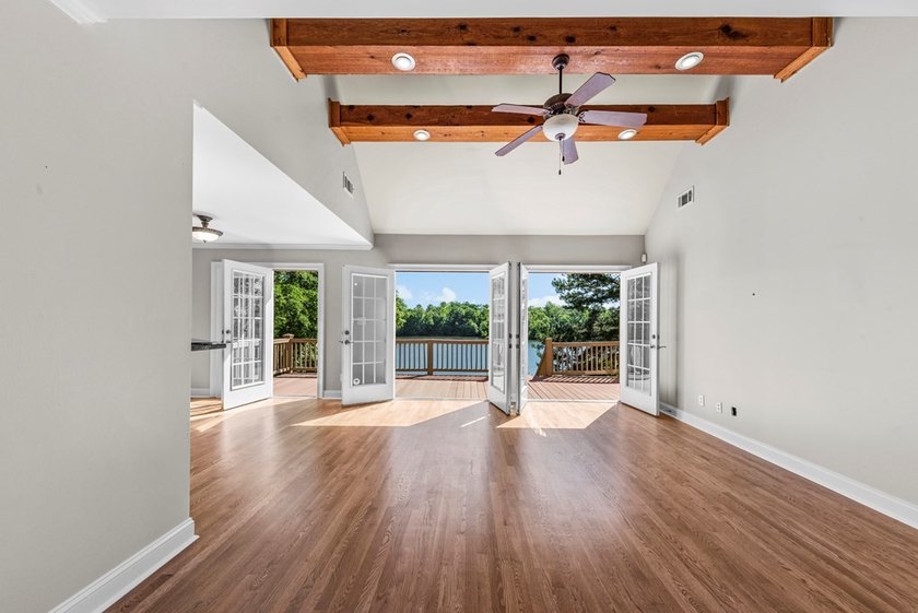 Experience the perfect blend of space, serenity, and convenience - photo 38
