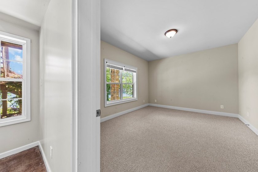 Experience the perfect blend of space, serenity, and convenience - photo 42