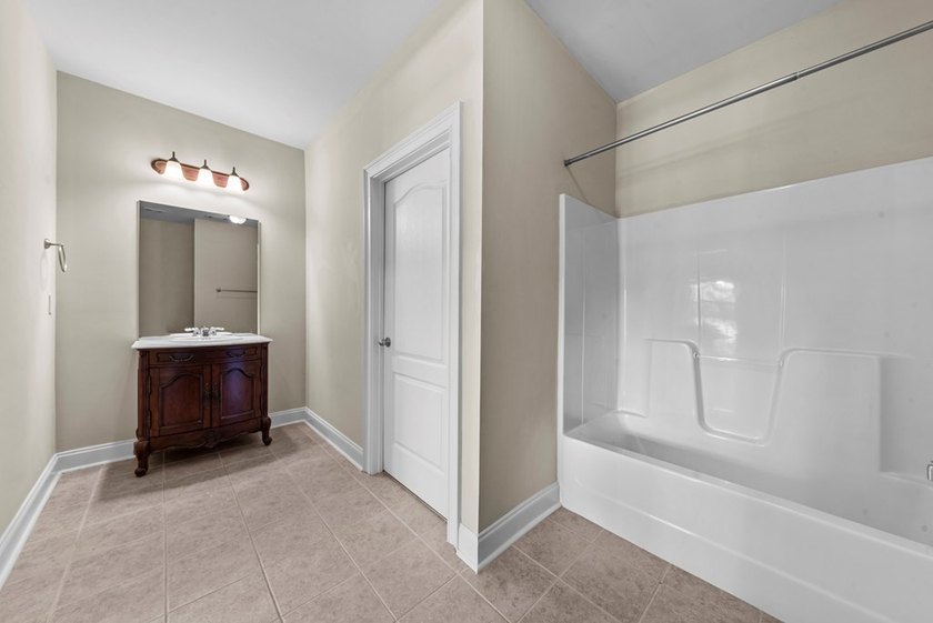 Experience the perfect blend of space, serenity, and convenience - photo 44