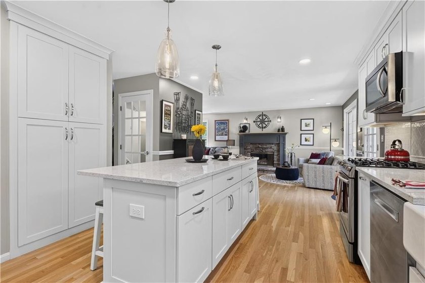 Welcome to this beautifully updated 4-bedroom, 3 full-bath - photo 16