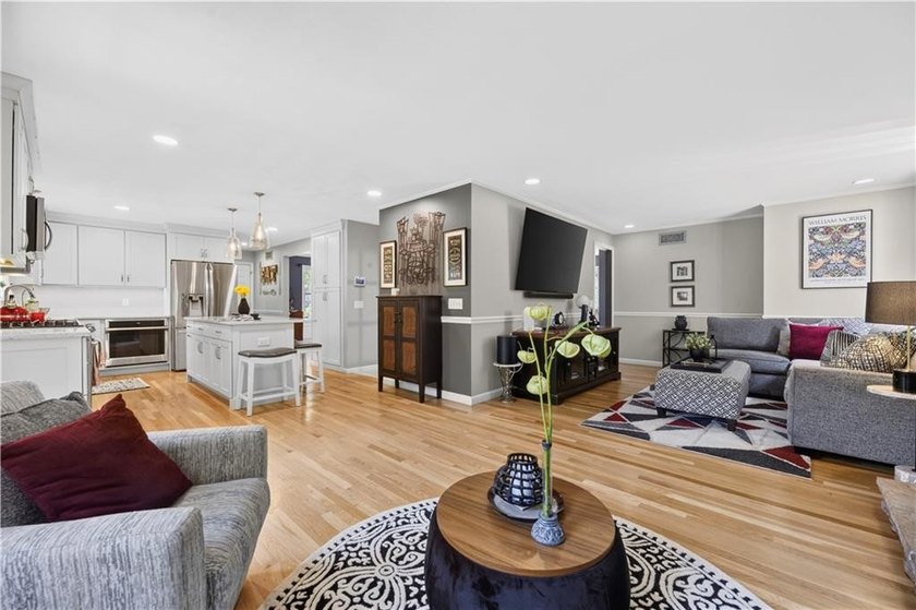 Welcome to this beautifully updated 4-bedroom, 3 full-bath - photo 21