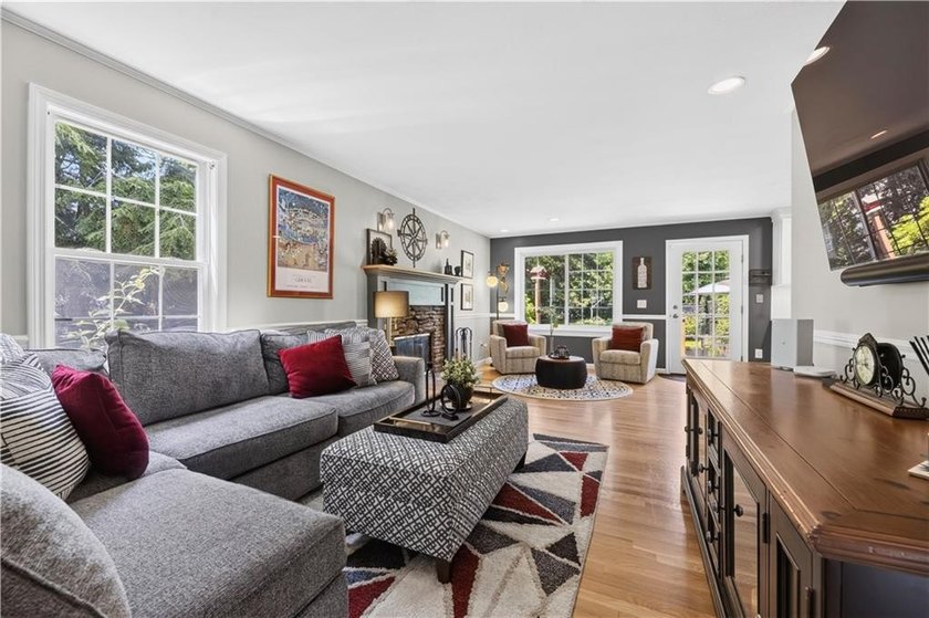 Welcome to this beautifully updated 4-bedroom, 3 full-bath - photo 23