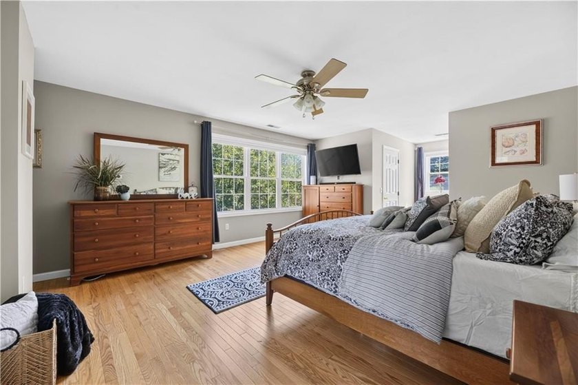 Welcome to this beautifully updated 4-bedroom, 3 full-bath - photo 28