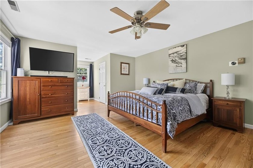 Welcome to this beautifully updated 4-bedroom, 3 full-bath - photo 29