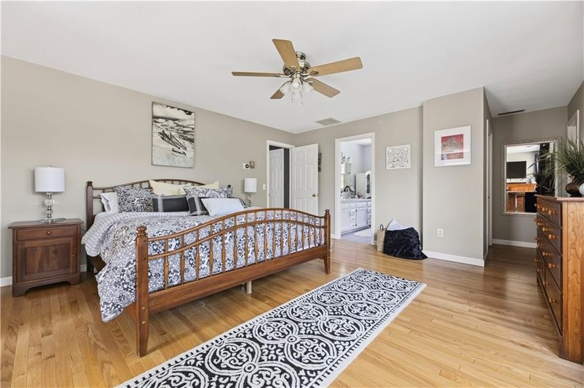 Welcome to this beautifully updated 4-bedroom, 3 full-bath - photo 30