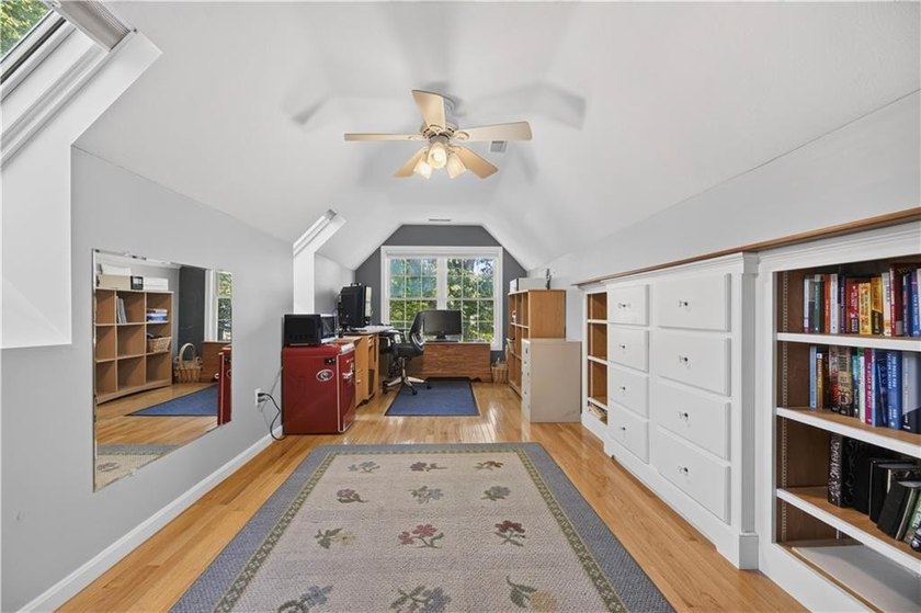 Welcome to this beautifully updated 4-bedroom, 3 full-bath - photo 32