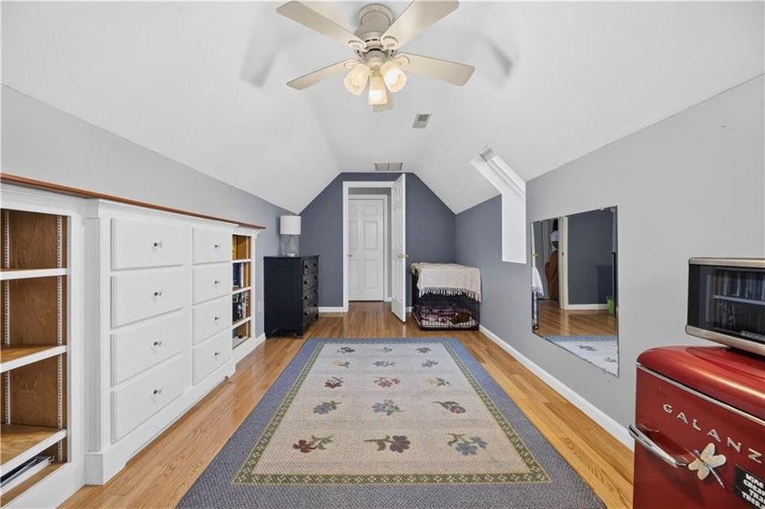 Welcome to this beautifully updated 4-bedroom, 3 full-bath - photo 33